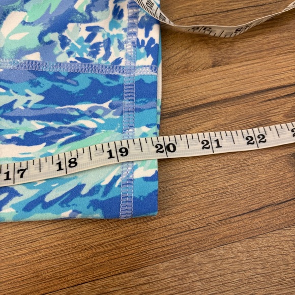 Lilly Pulitzer UPF 50+ Weekender Crop Leggings Blue Haven Soleil - Picture 8 of 8
